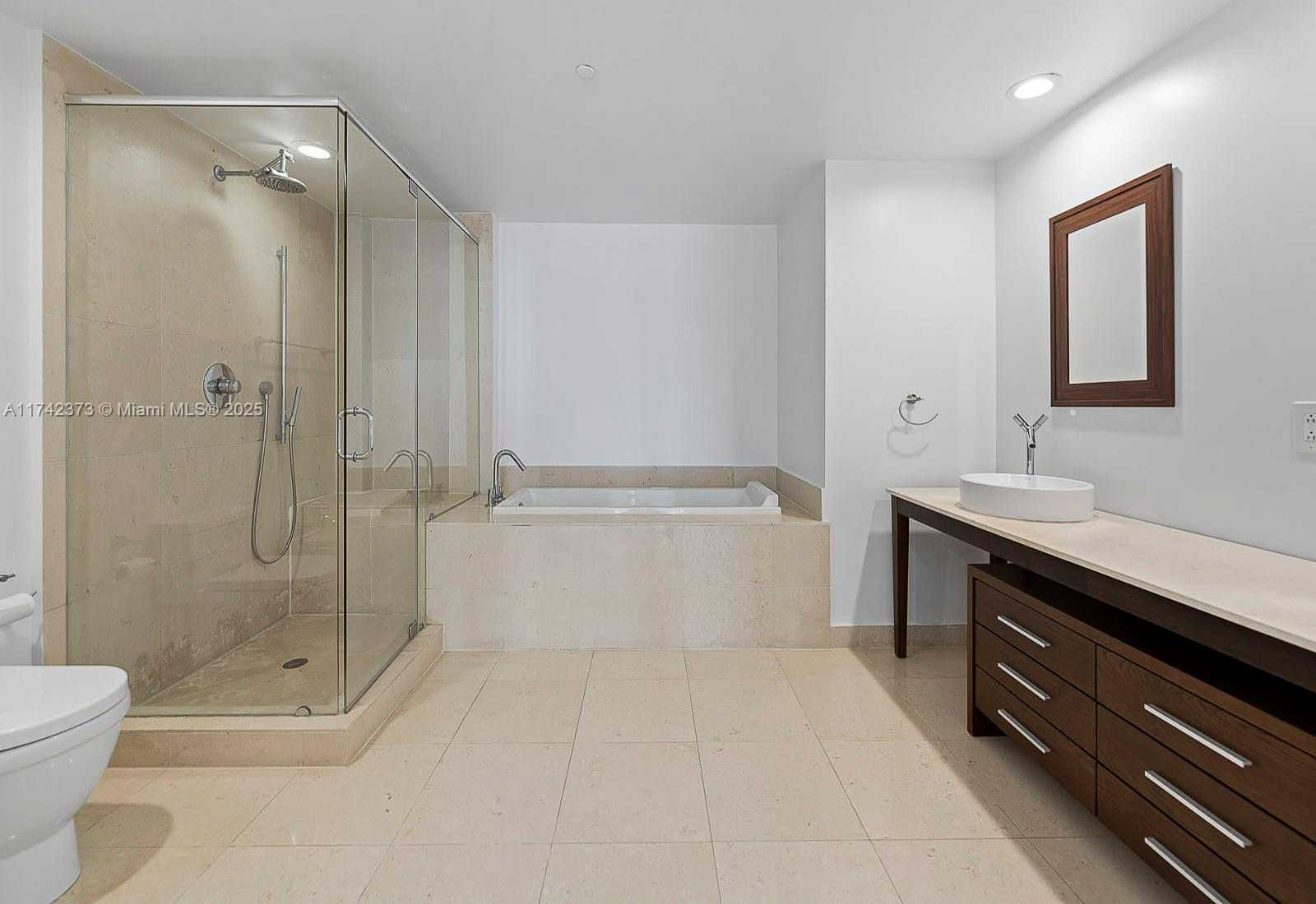Small Image of 495 BRICKELL AVE #1801, Miami Number 15