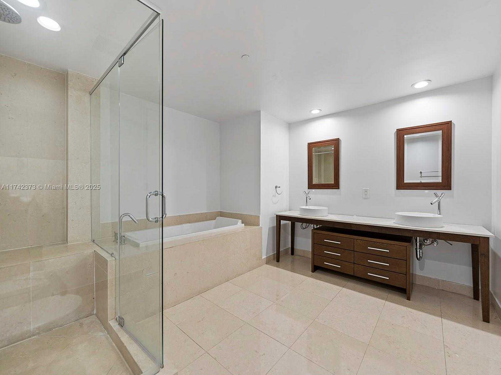Small Image of 495 BRICKELL AVE #1801, Miami Number 16