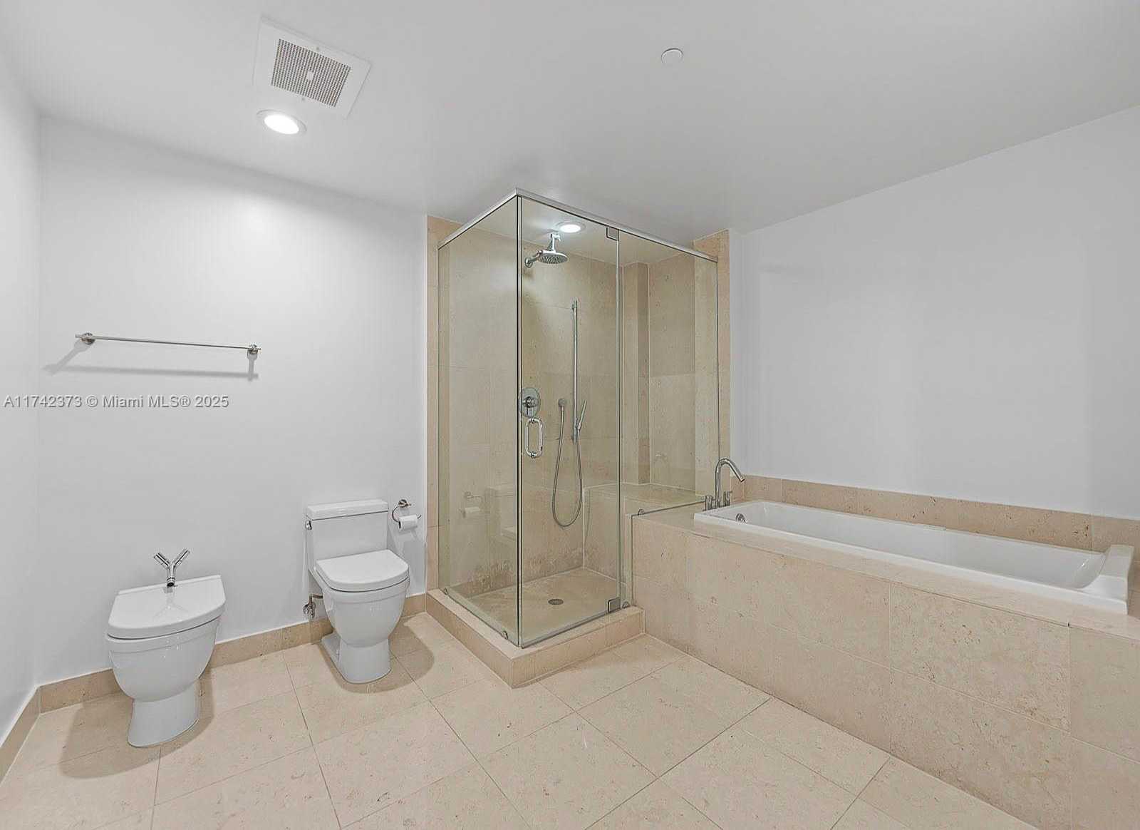 Small Image of 495 BRICKELL AVE #1801, Miami Number 17