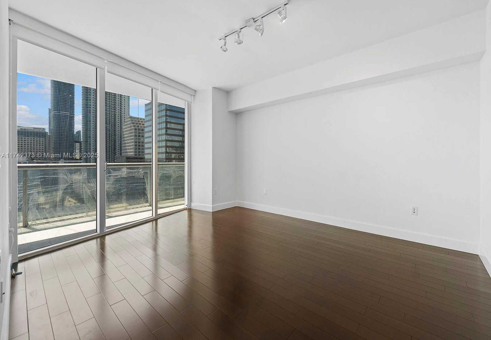 Small Image of 495 BRICKELL AVE #1801, Miami Number 18