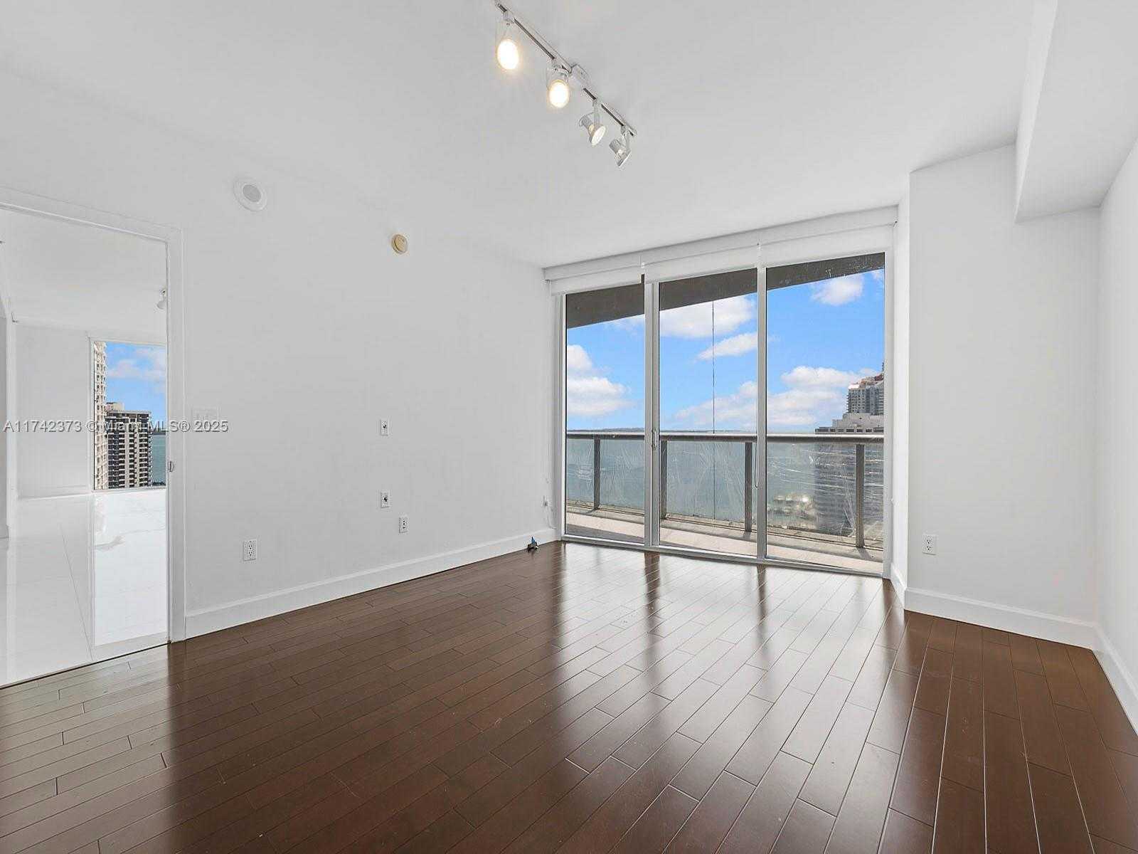 Small Image of 495 BRICKELL AVE #1801, Miami Number 19