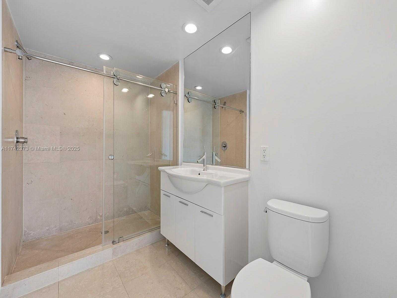 Small Image of 495 BRICKELL AVE #1801, Miami Number 21