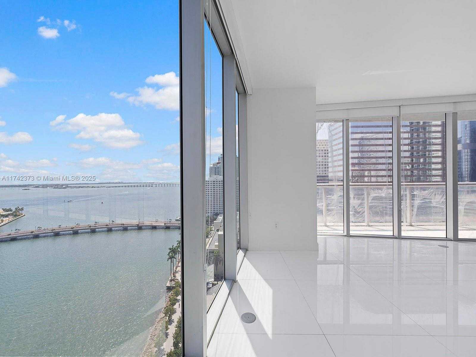 Small Image of 495 BRICKELL AVE #1801, Miami Number 3