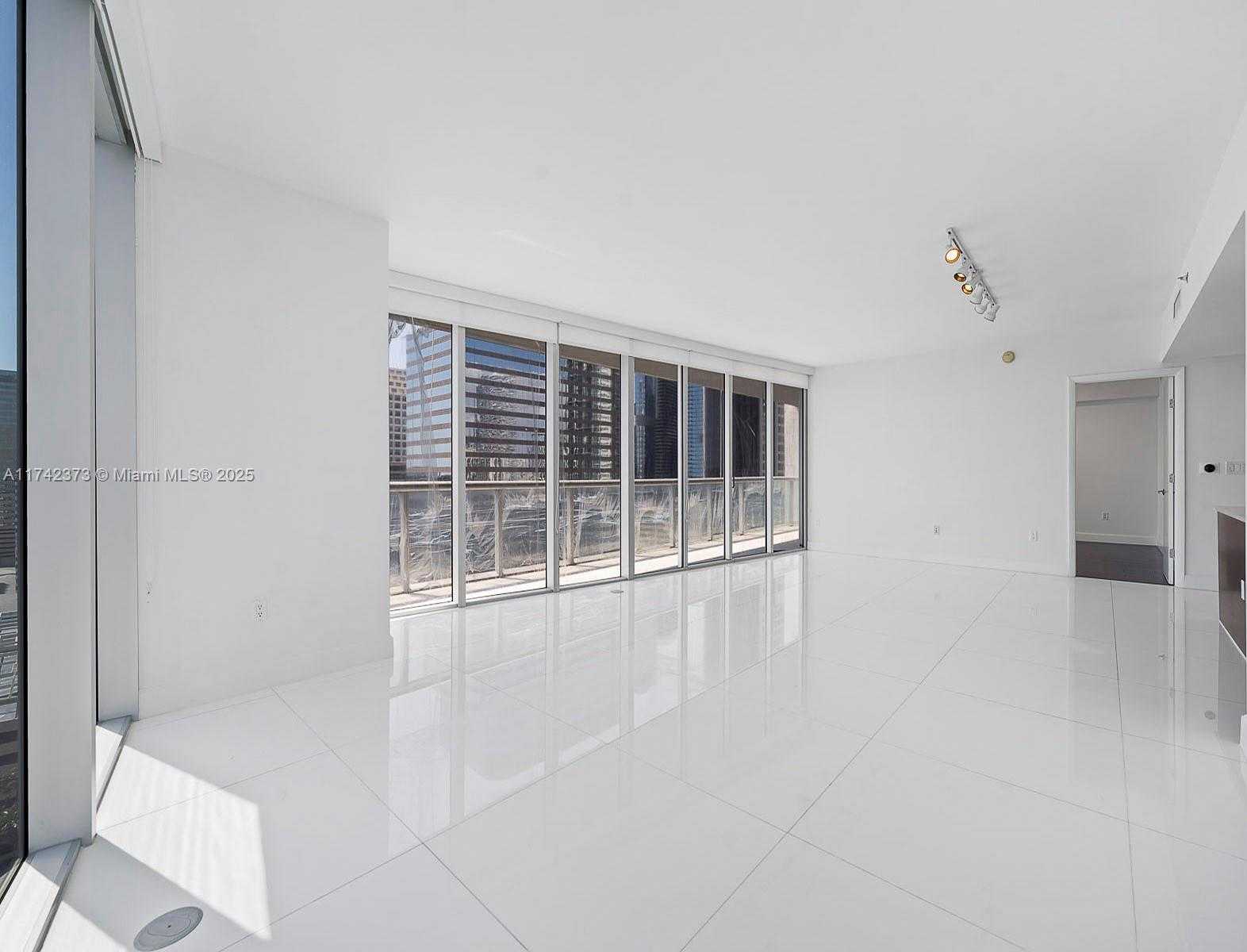 Small Image of 495 BRICKELL AVE #1801, Miami Number 5