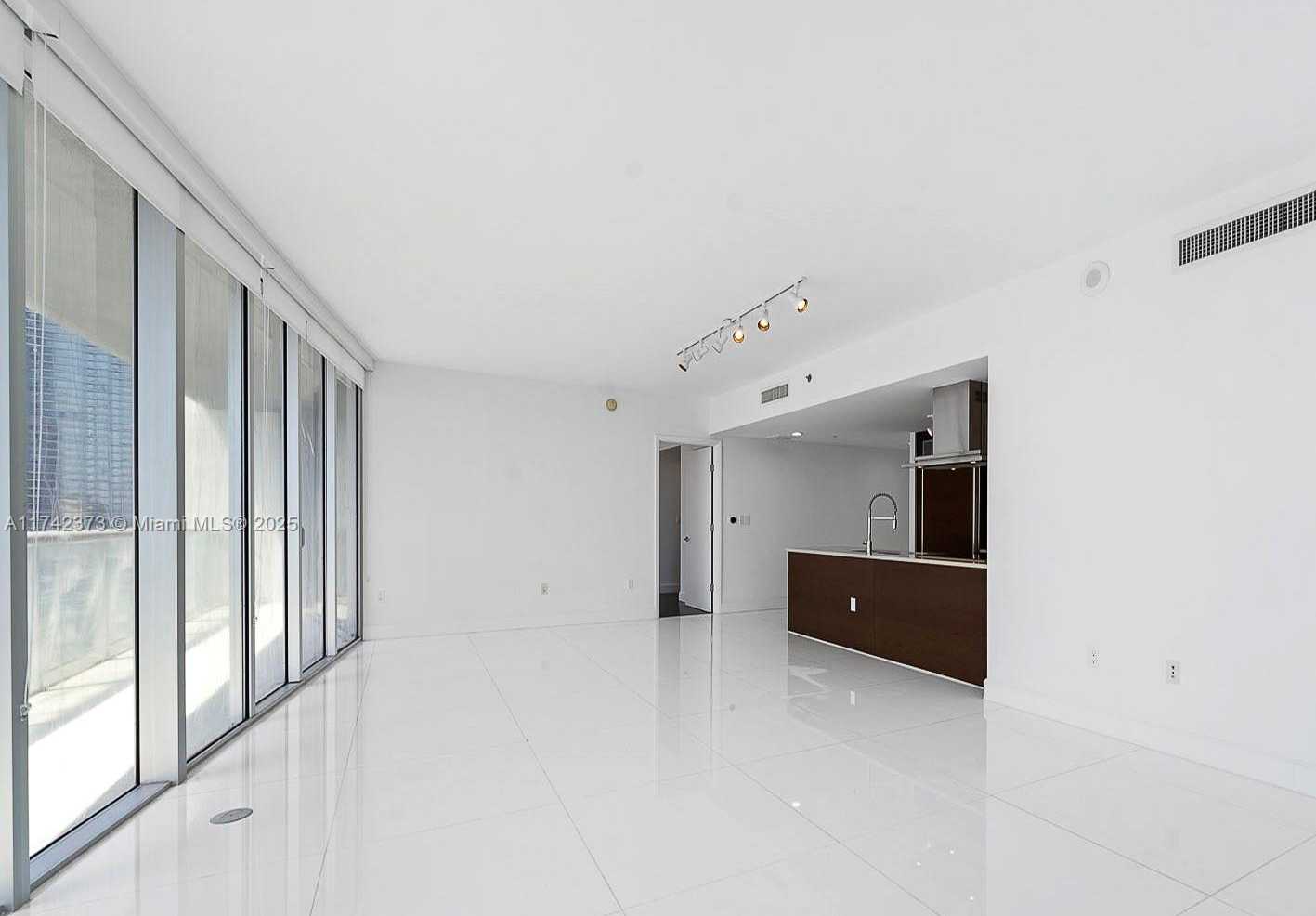 Small Image of 495 BRICKELL AVE #1801, Miami Number 6