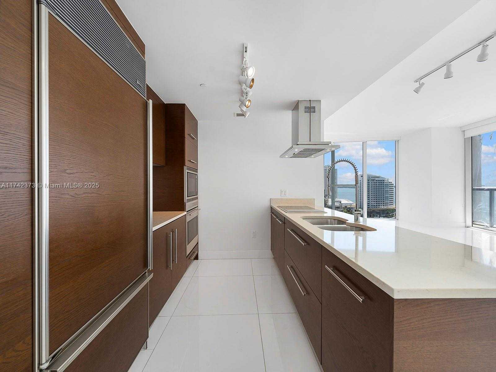 Small Image of 495 BRICKELL AVE #1801, Miami Number 7