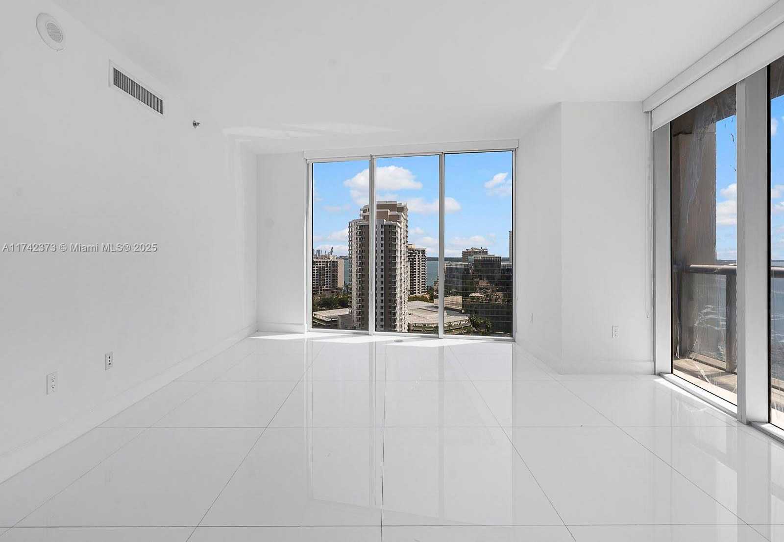 Small Image of 495 BRICKELL AVE #1801, Miami Number 8