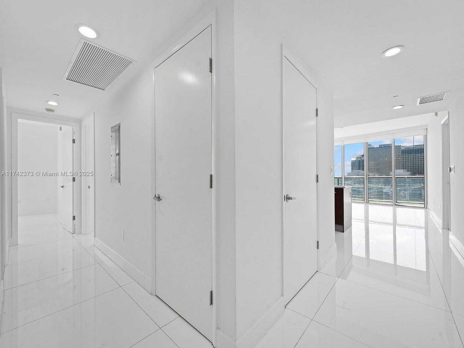 Small Image of 495 BRICKELL AVE #1801, Miami Number 9