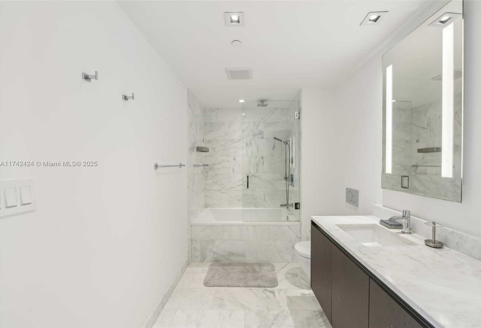 Small Image of 1451 BRICKELL AVE #1202, Miami Number 18