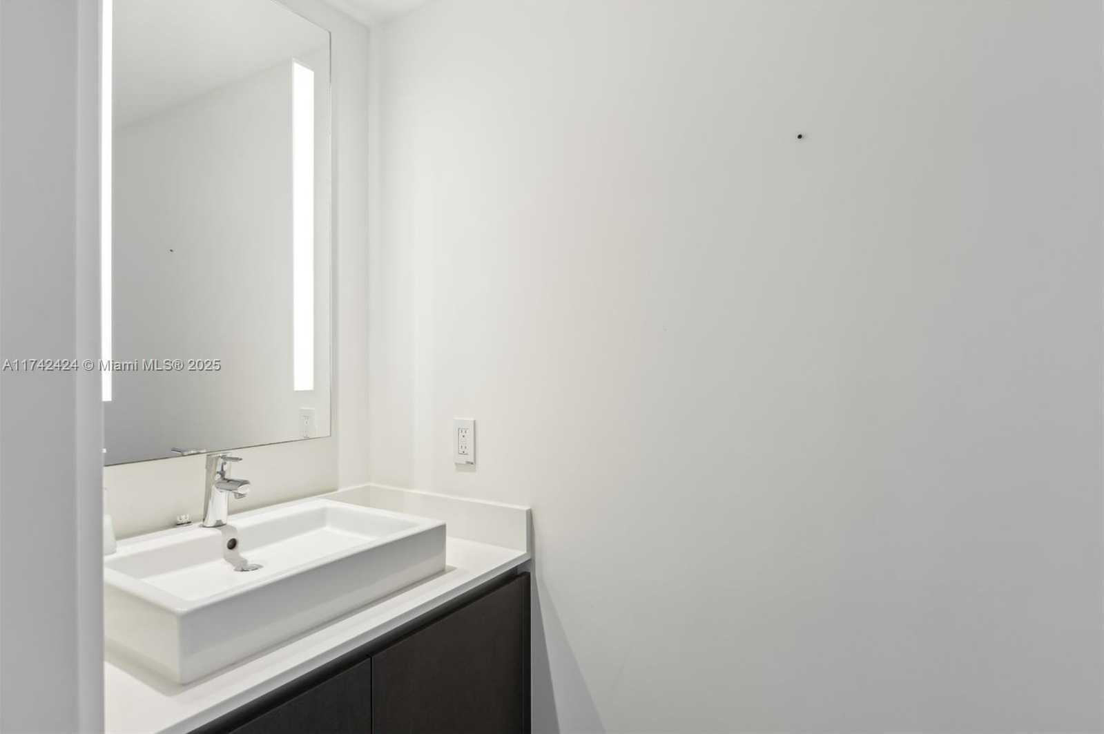 Small Image of 1451 BRICKELL AVE #1202, Miami Number 20