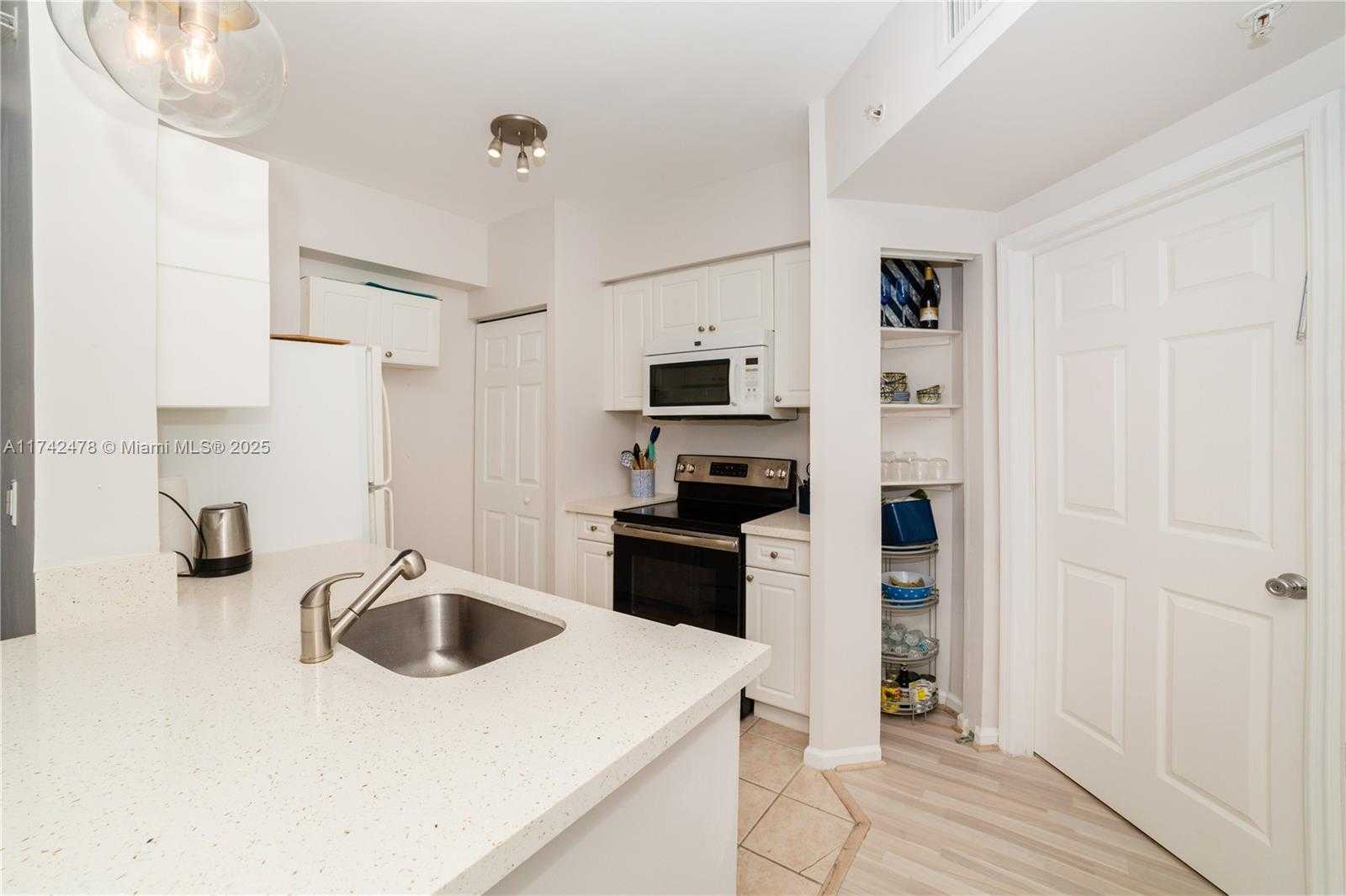 Small Image of 17150 NORTH BAY RD #2517, Sunny Isles Beach Number 11