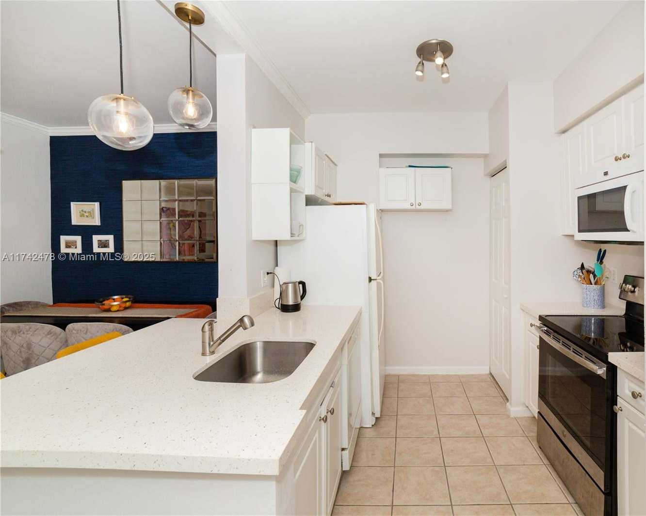 Small Image of 17150 NORTH BAY RD #2517, Sunny Isles Beach Number 13
