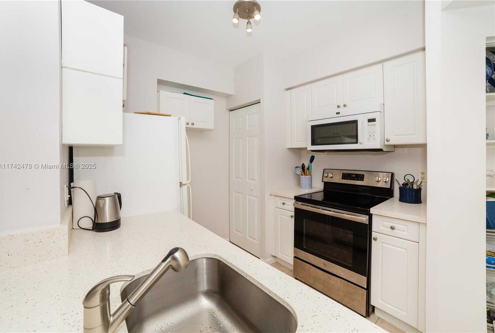 Small Image of 17150 NORTH BAY RD #2517, Sunny Isles Beach Number 15