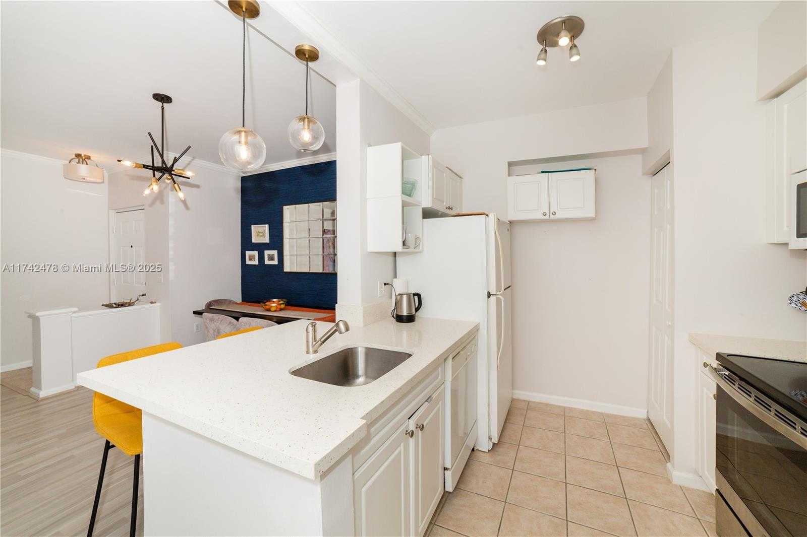 Small Image of 17150 NORTH BAY RD #2517, Sunny Isles Beach Number 7