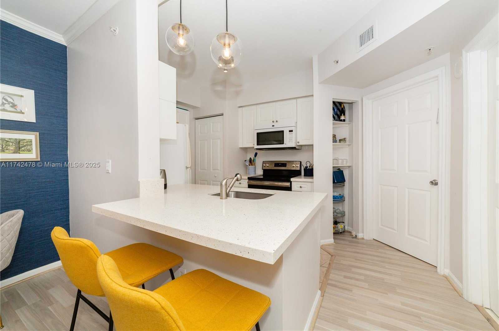 Small Image of 17150 NORTH BAY RD #2517, Sunny Isles Beach Number 8