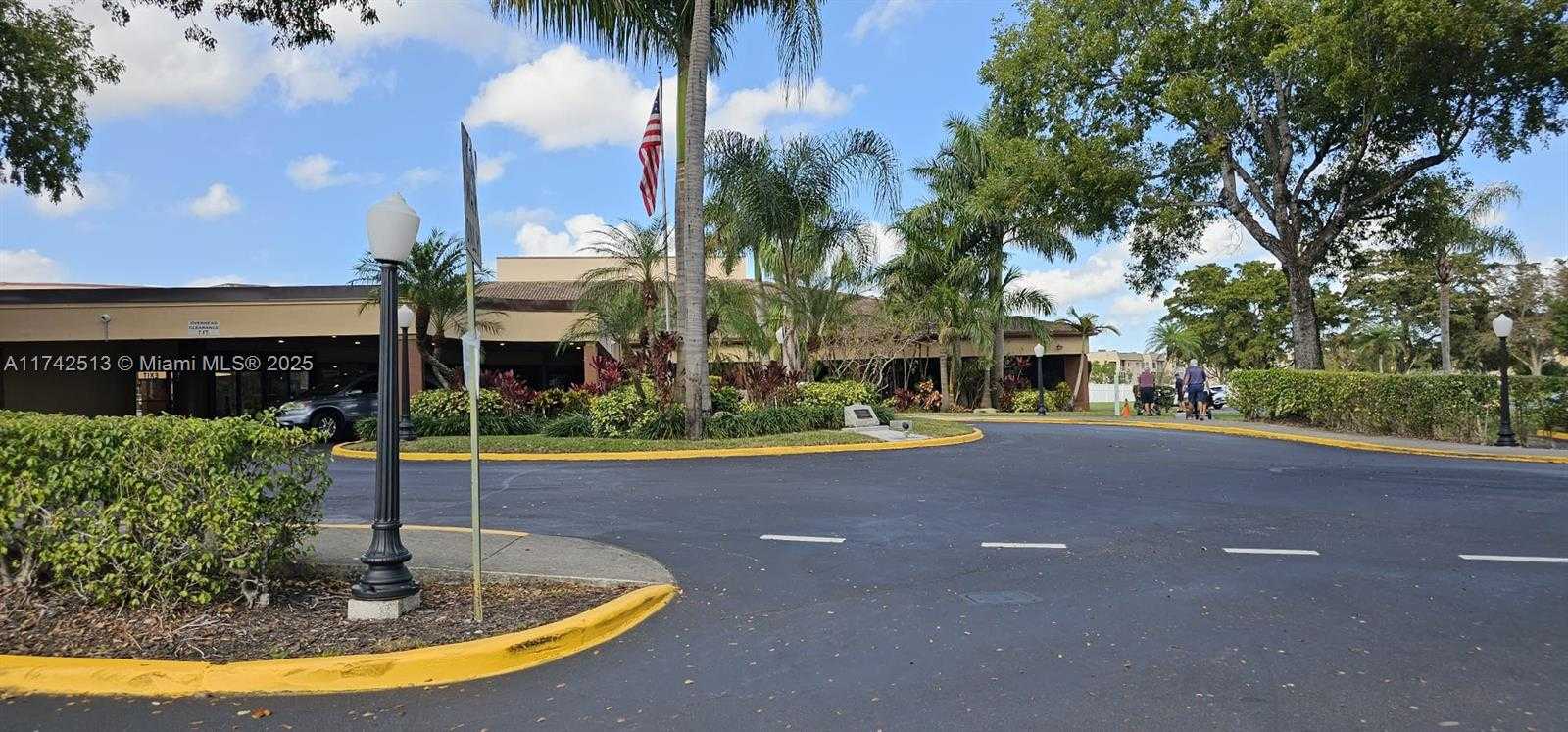 Small Image of 9380 SUNRISE LAKES BLVD #103, Sunrise Number 21