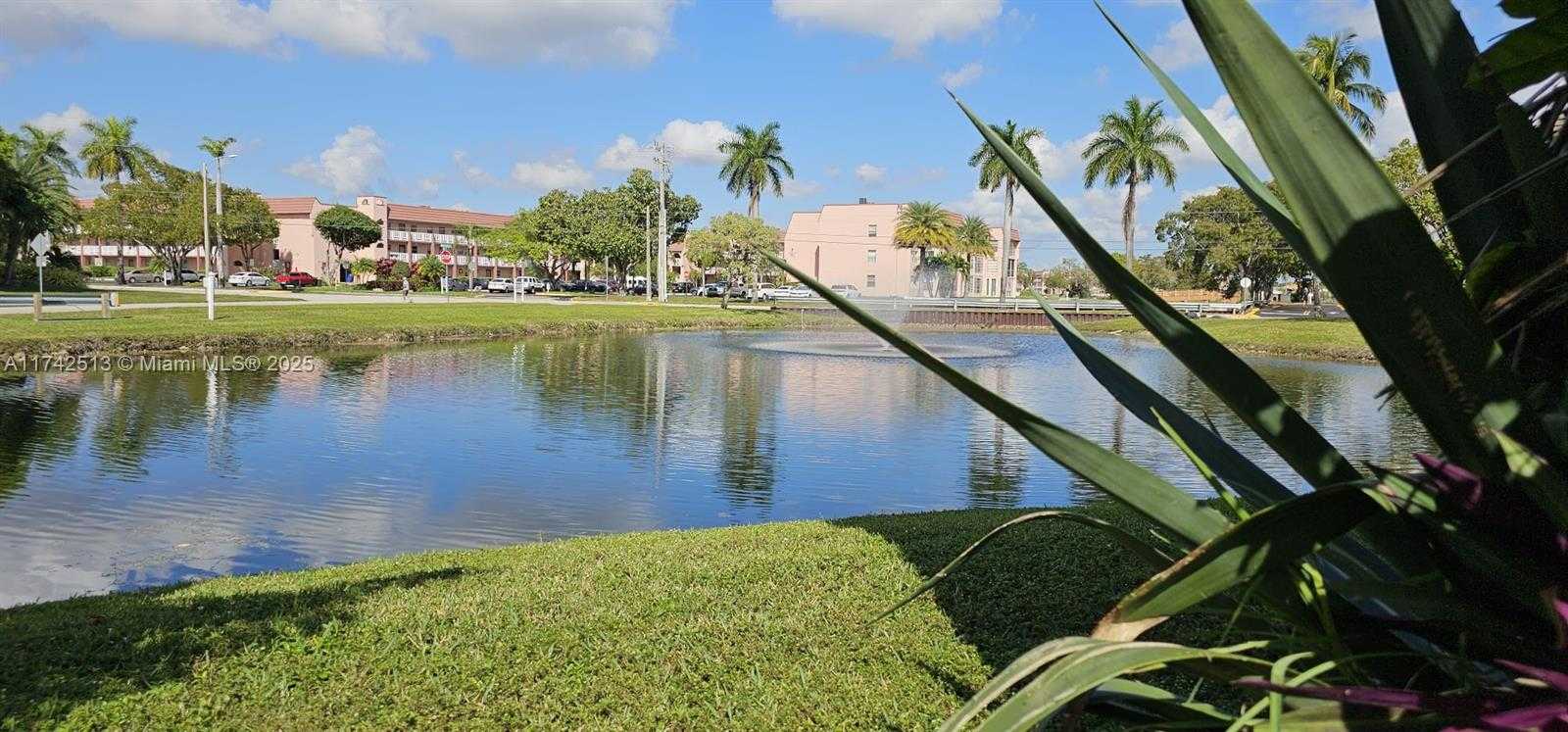 Small Image of 9380 SUNRISE LAKES BLVD #103, Sunrise Number 3