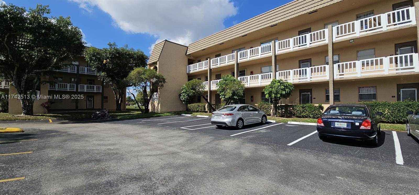 Small Image of 9380 SUNRISE LAKES BLVD #103, Sunrise Number 6