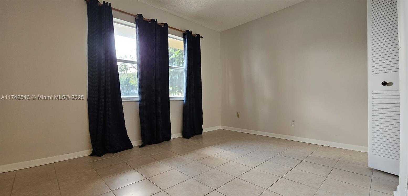 Small Image of 9380 SUNRISE LAKES BLVD #103, Sunrise Number 7