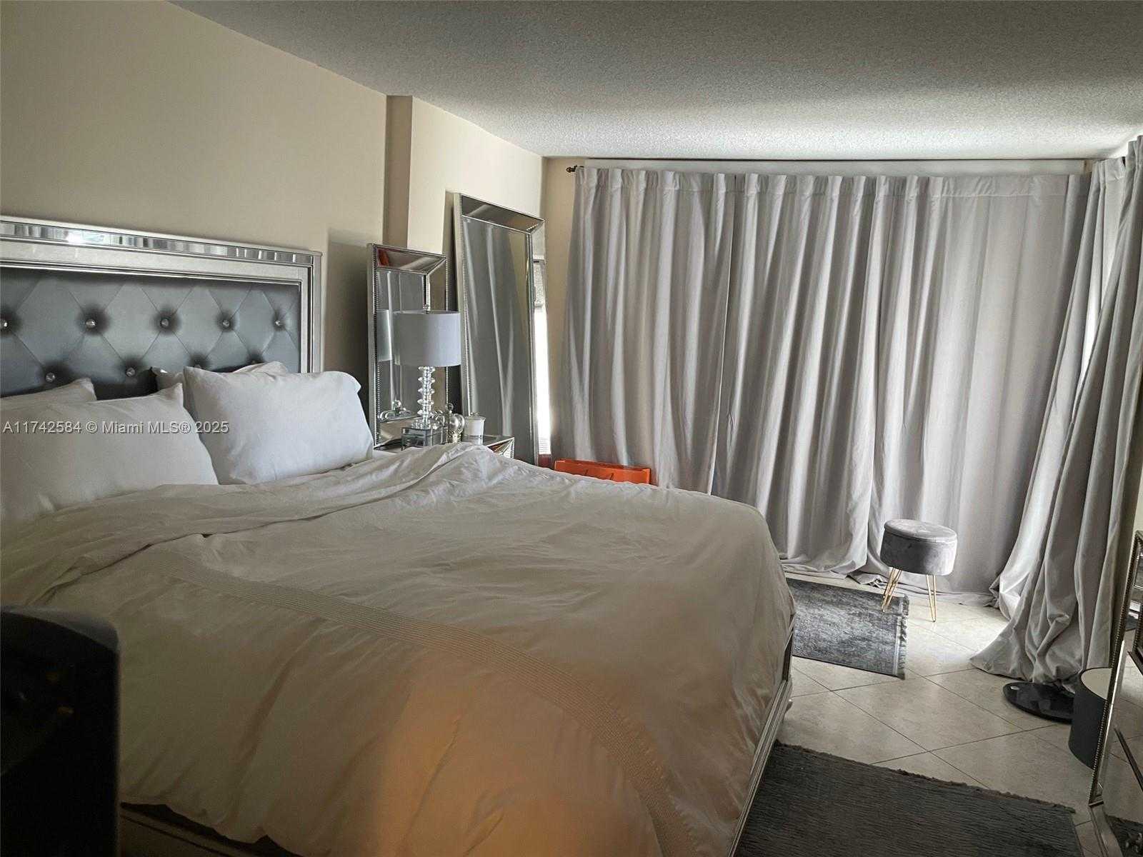 Small Image of 6039 WEST COLLINS AVE #533, Miami Beach Number 13