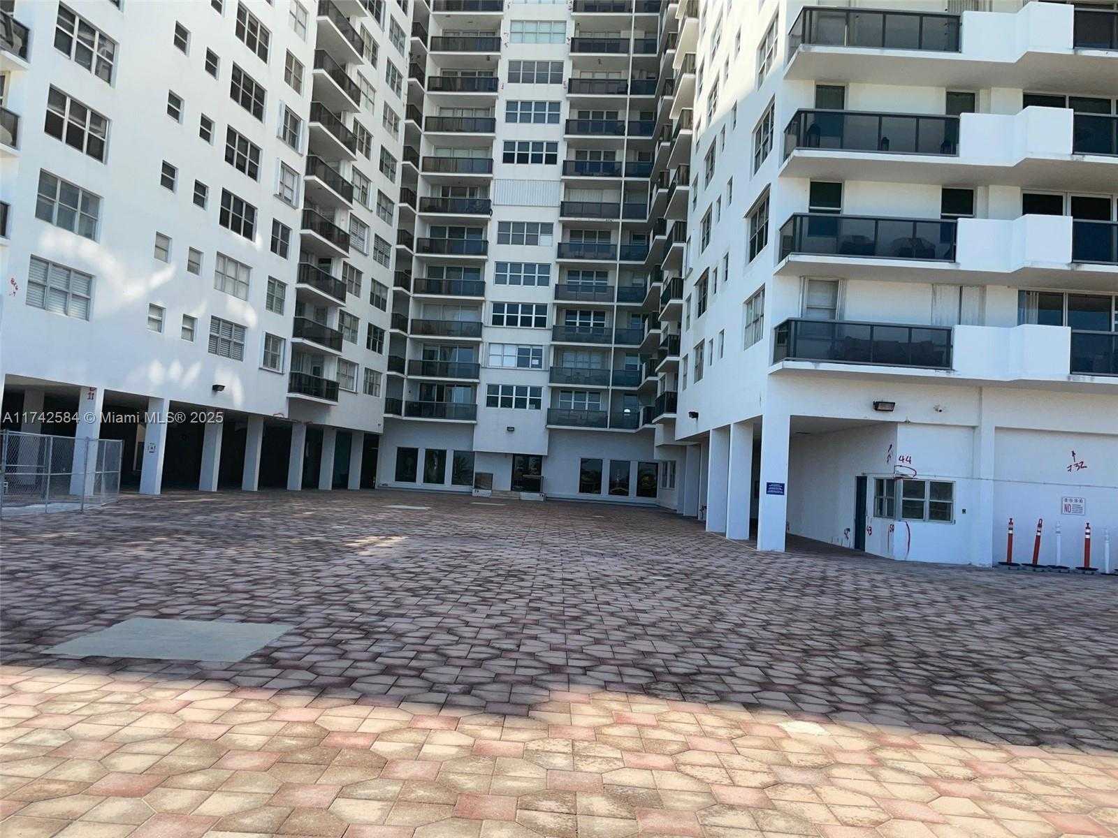 Small Image of 6039 WEST COLLINS AVE #533, Miami Beach Number 28