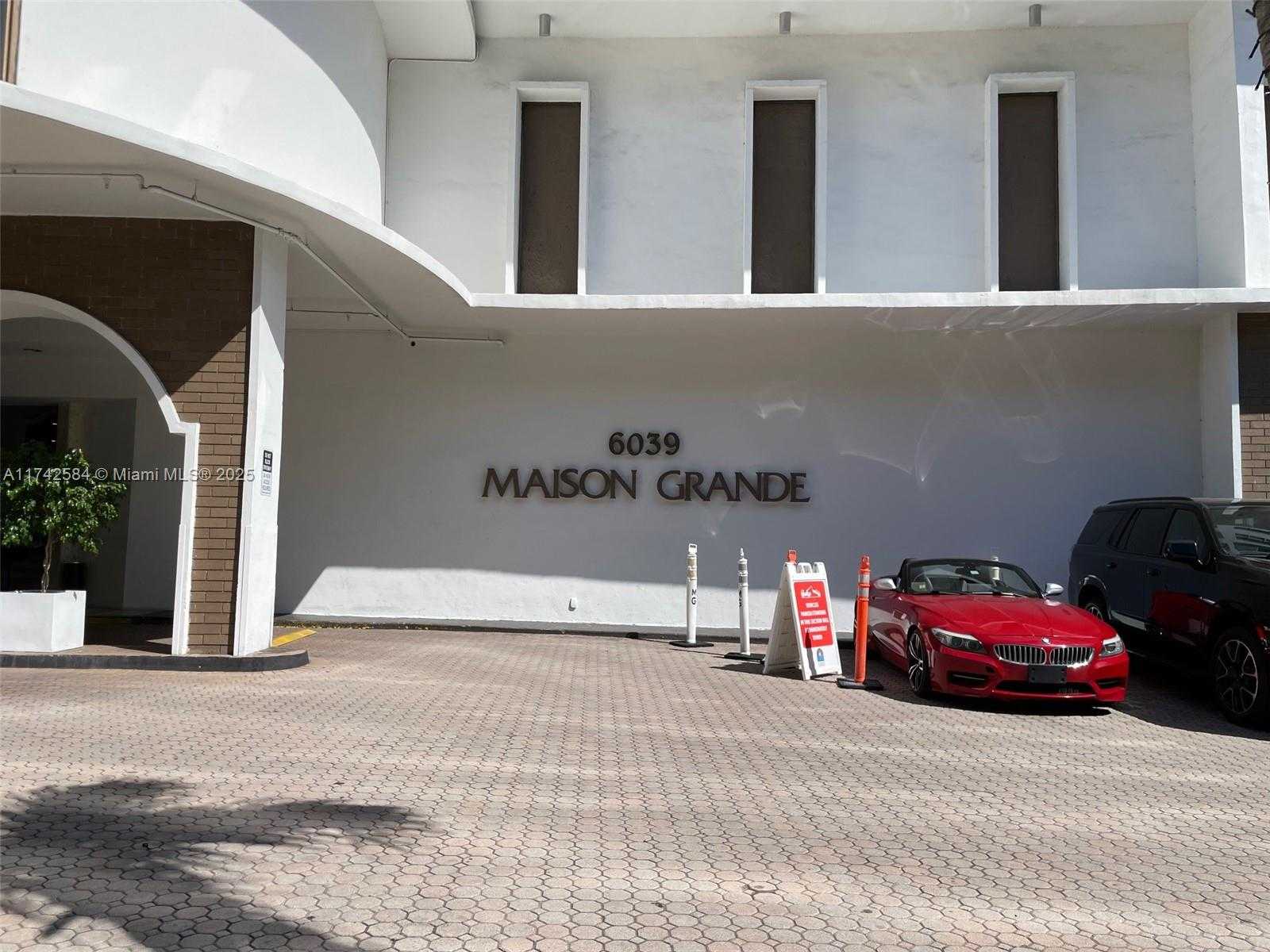 Small Image of 6039 WEST COLLINS AVE #533, Miami Beach Number 3