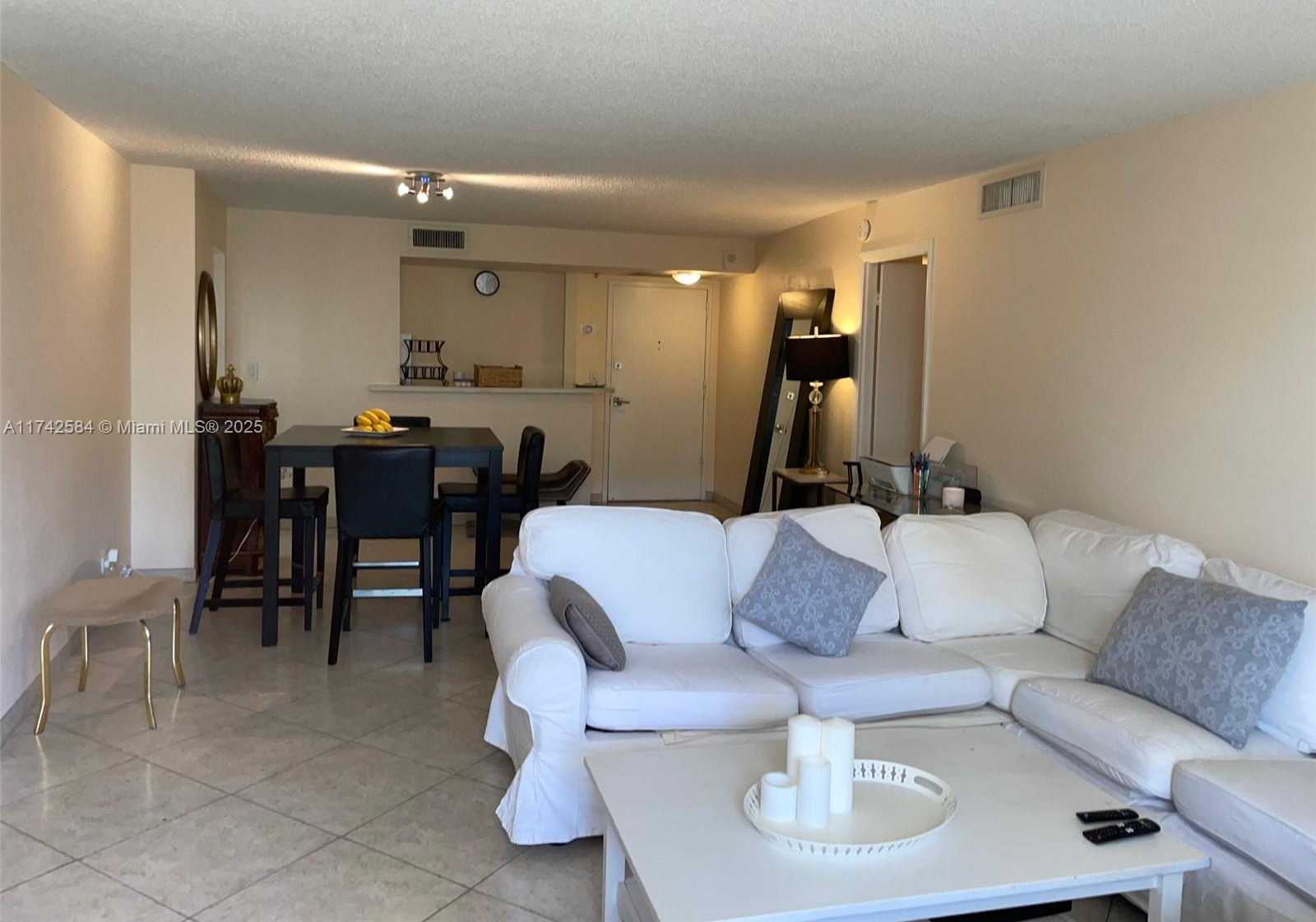 Small Image of 6039 WEST COLLINS AVE #533, Miami Beach Number 5