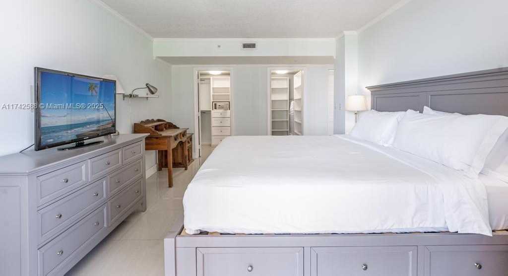 Small Image of 2951 SOUTH BAYSHORE DR #907/909, Miami Number 10