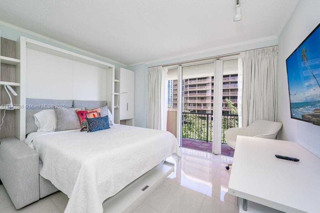 Small Image of 2951 SOUTH BAYSHORE DR #907/909, Miami Number 14