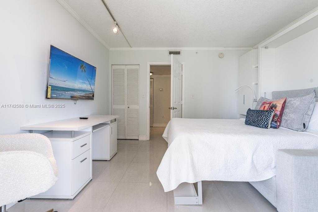 Small Image of 2951 SOUTH BAYSHORE DR #907/909, Miami Number 15