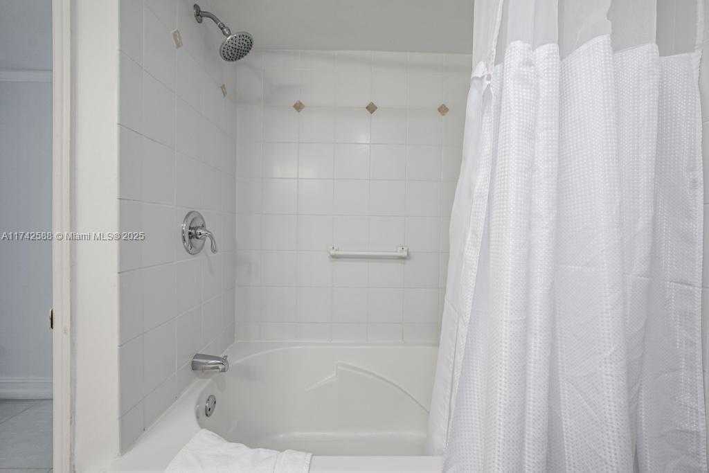 Small Image of 2951 SOUTH BAYSHORE DR #907/909, Miami Number 17