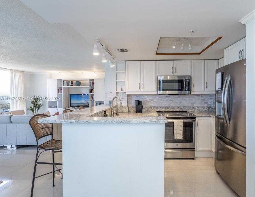 Small Image of 2951 SOUTH BAYSHORE DR #907/909, Miami Number 5