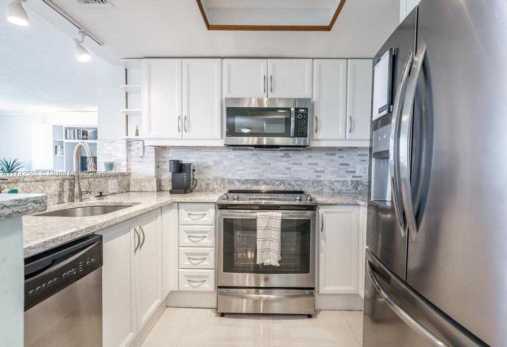 Small Image of 2951 SOUTH BAYSHORE DR #907/909, Miami Number 6