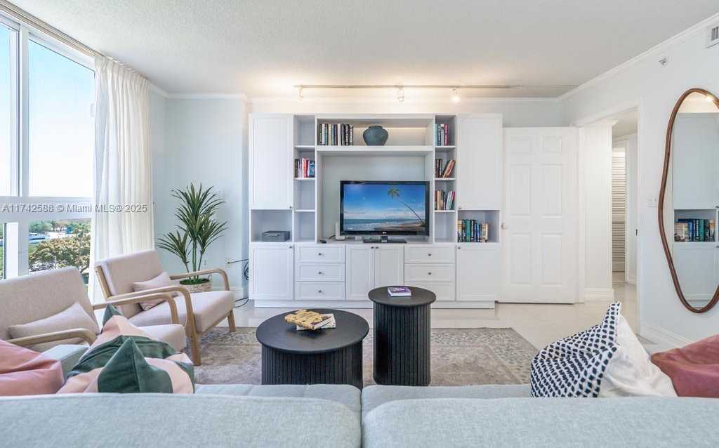 Small Image of 2951 SOUTH BAYSHORE DR #907/909, Miami Number 8