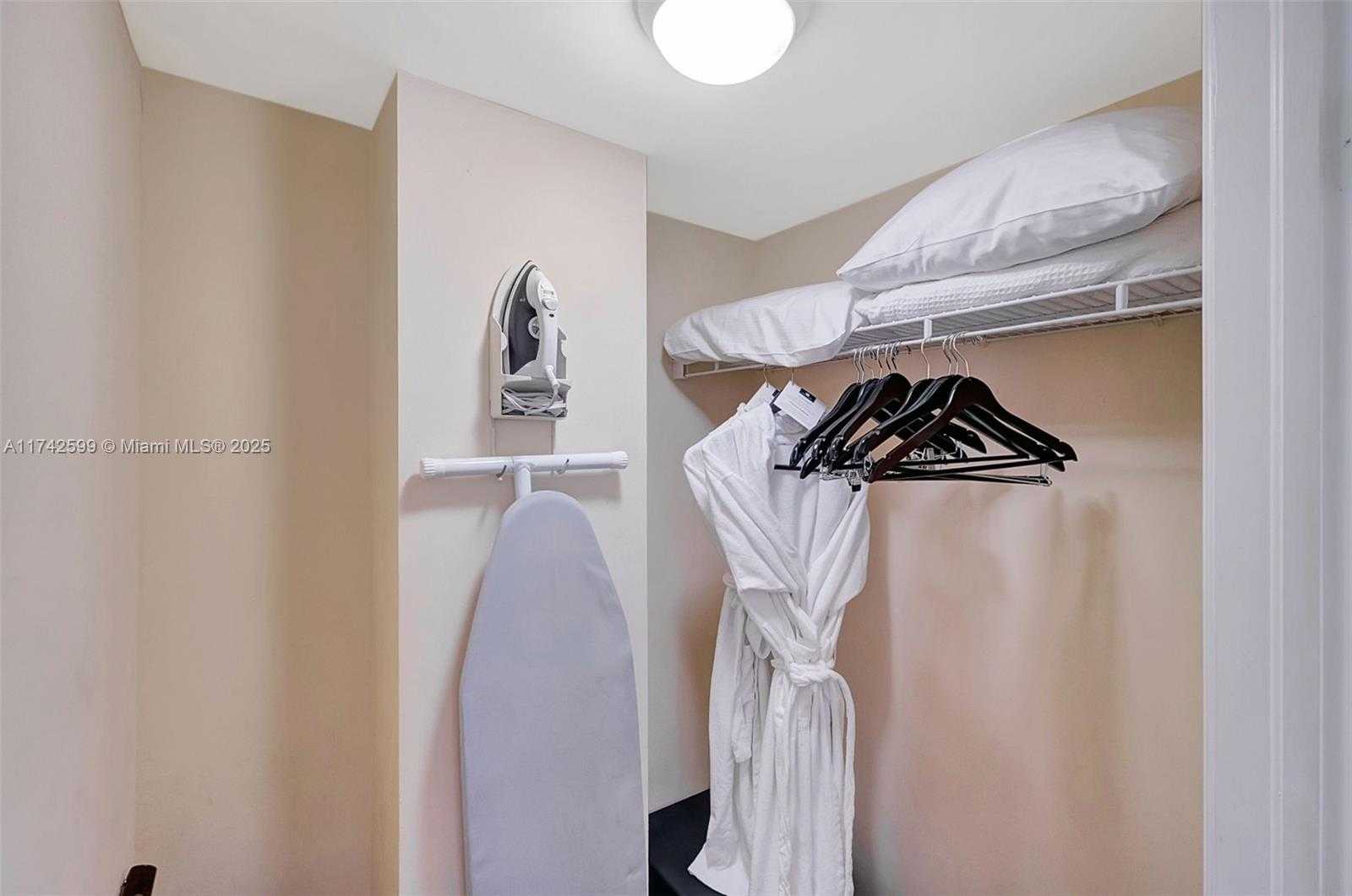 Small Image of 2951 SOUTH BAYSHORE DR #911, Miami Number 12