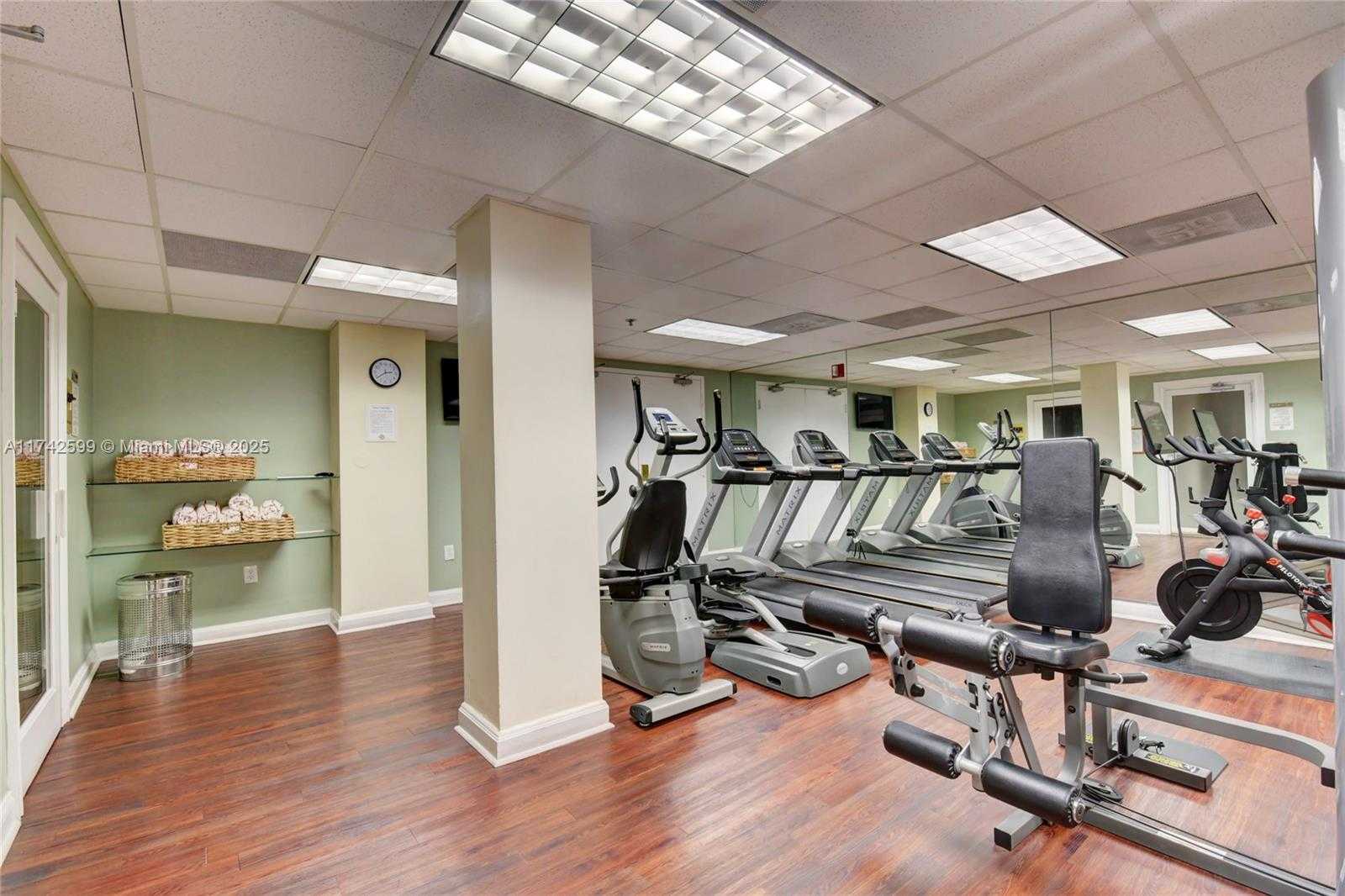 Small Image of 2951 SOUTH BAYSHORE DR #911, Miami Number 18