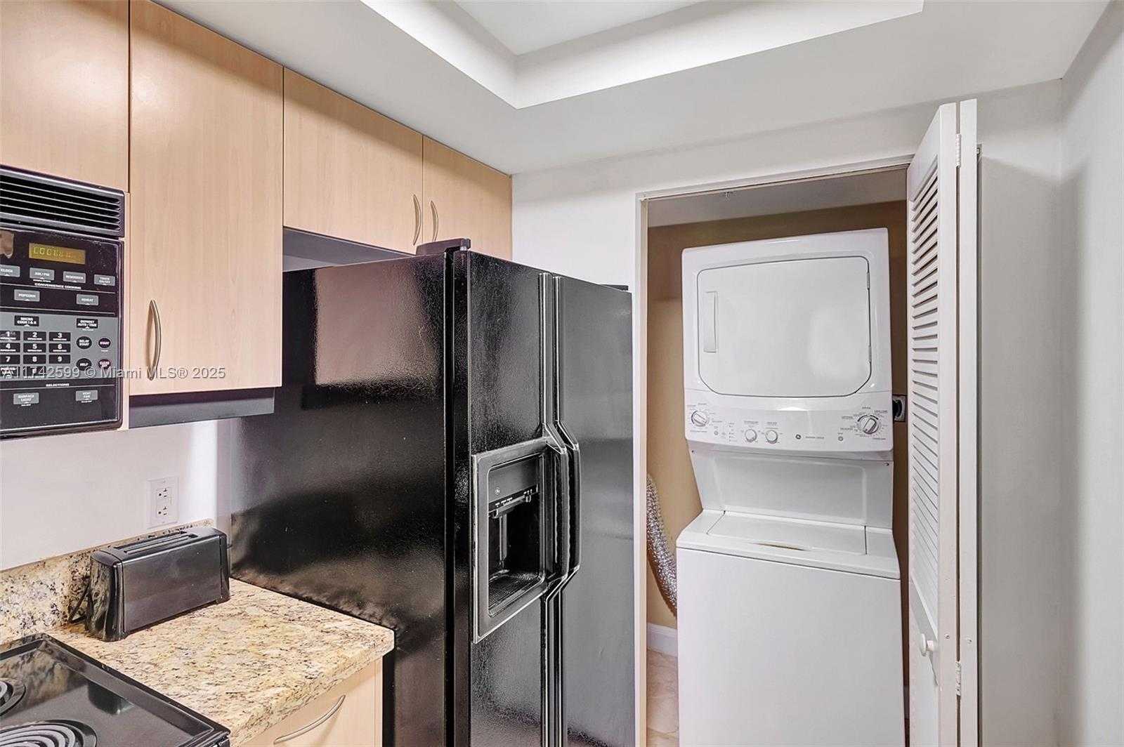 Small Image of 2951 SOUTH BAYSHORE DR #911, Miami Number 4