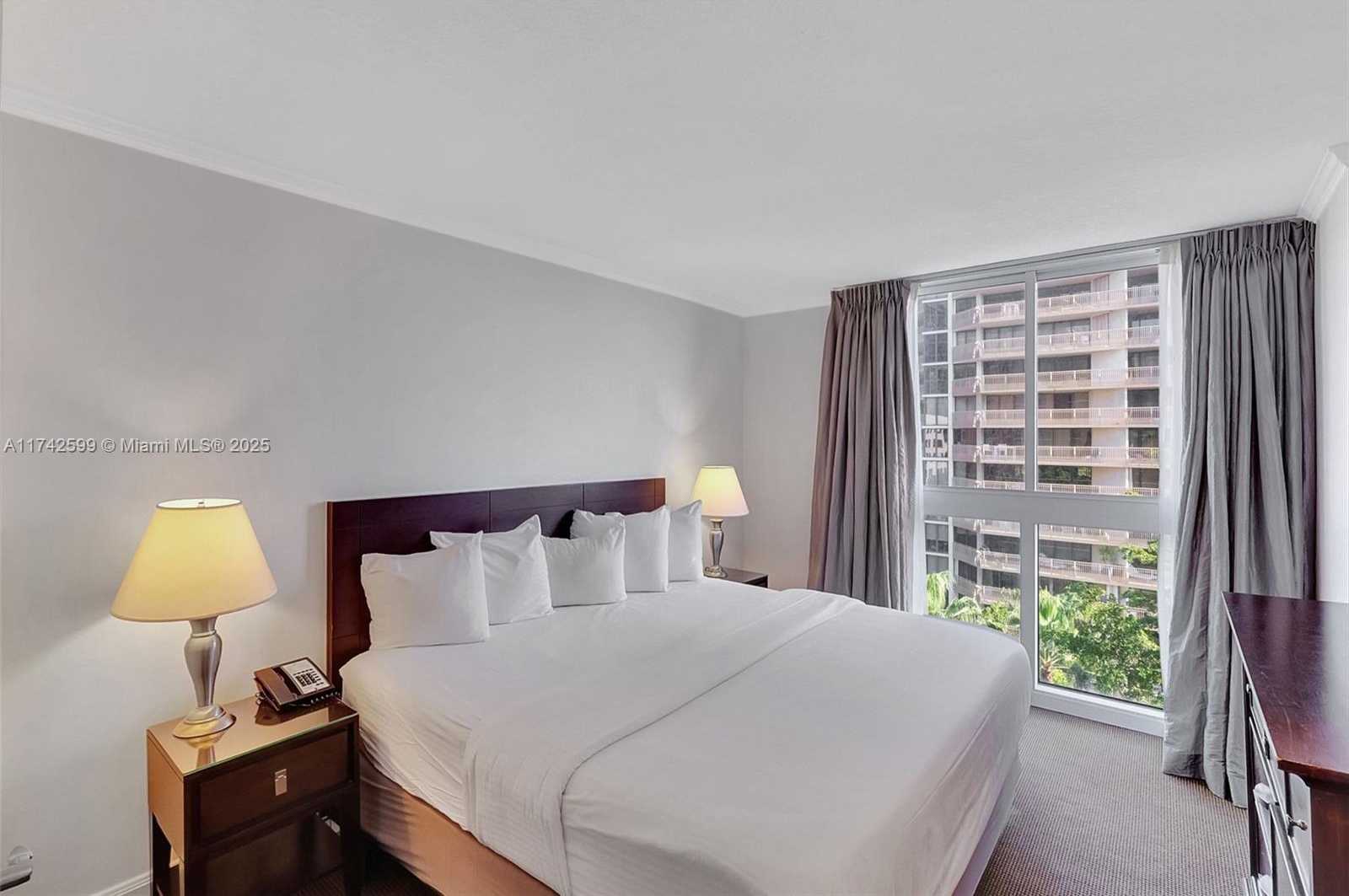 Small Image of 2951 SOUTH BAYSHORE DR #911, Miami Number 7