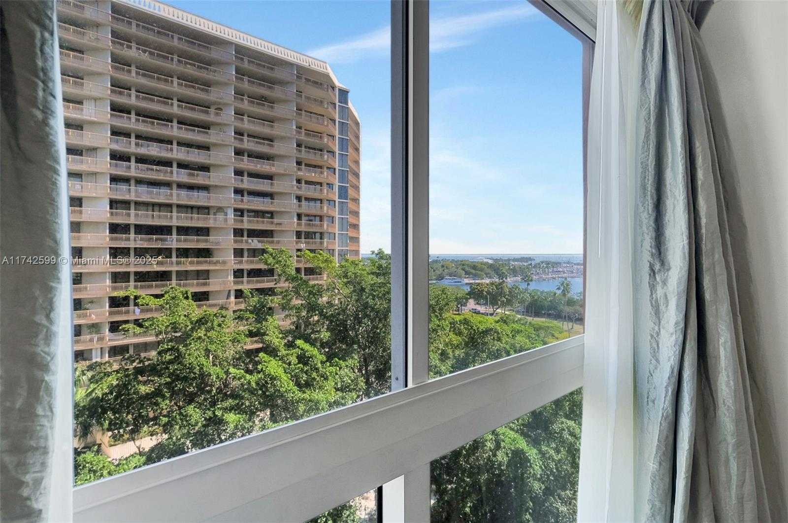 Small Image of 2951 SOUTH BAYSHORE DR #911, Miami Number 8