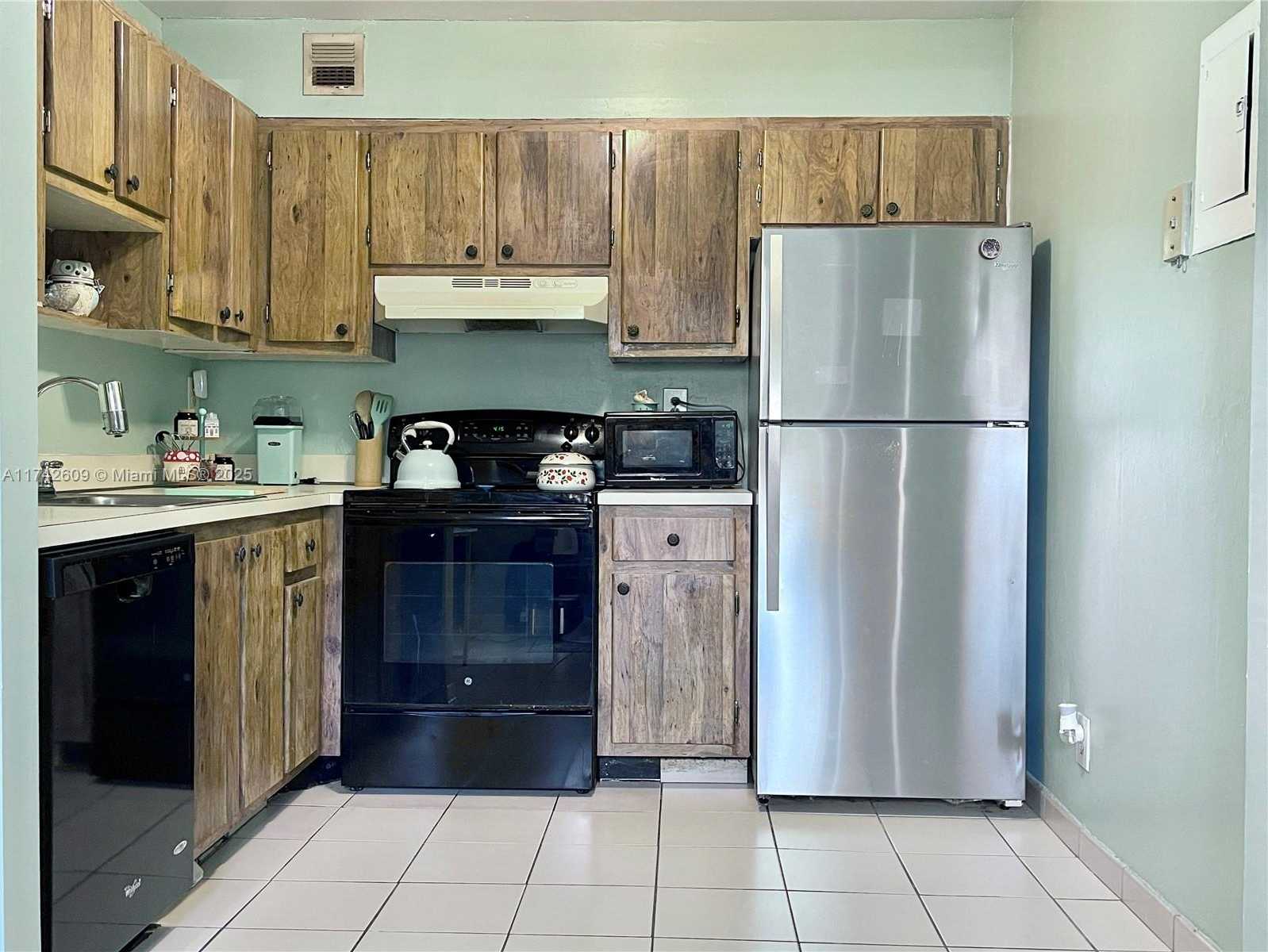 Small Image of 9925 NORTH WEST 68TH PL #208, Tamarac Number 4