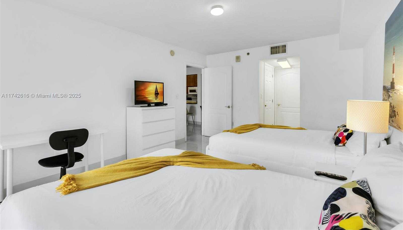 Small Image of 1200 BRICKELL BAY DR #2504, Miami Number 10