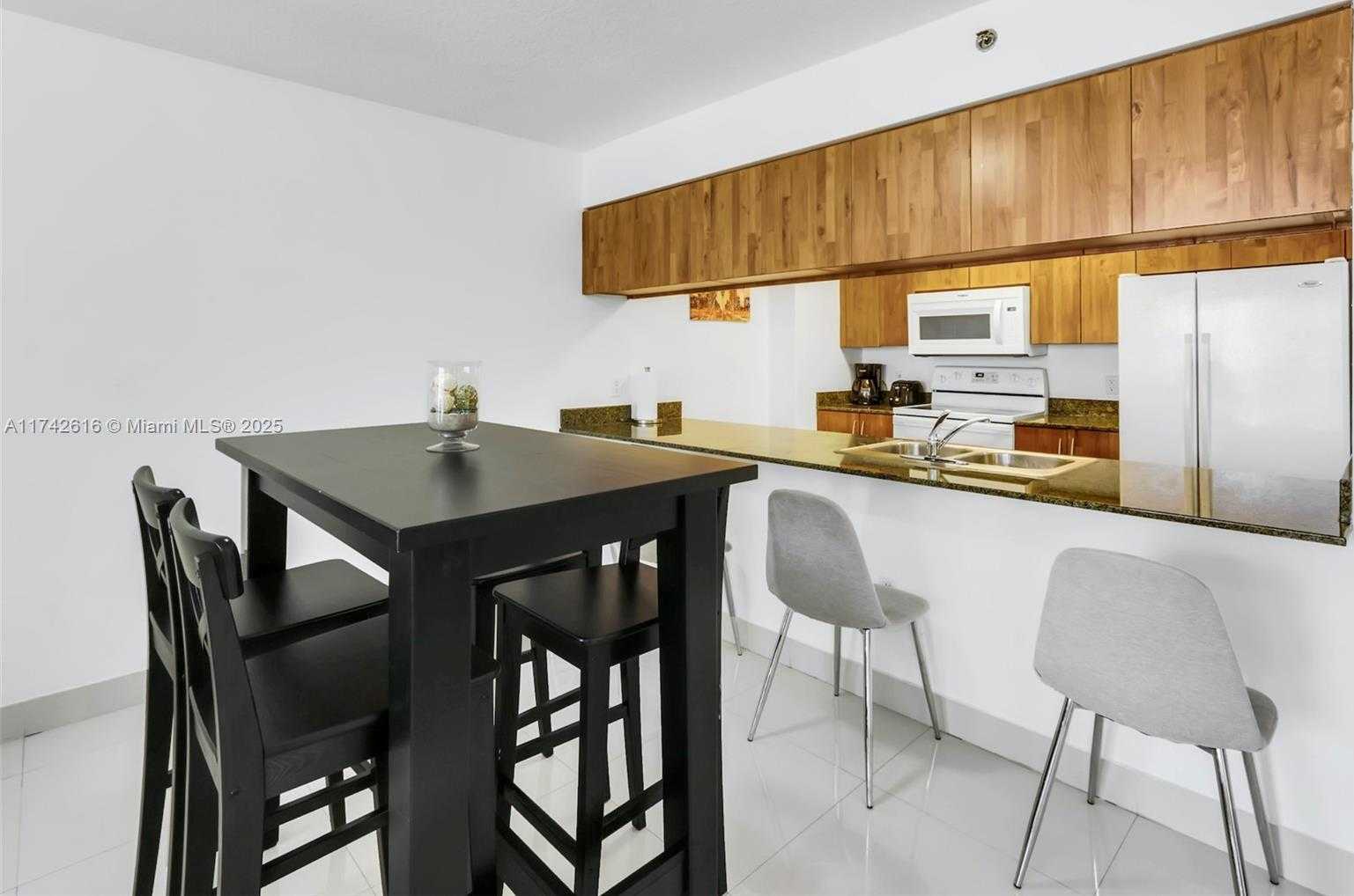 Small Image of 1200 BRICKELL BAY DR #2504, Miami Number 7