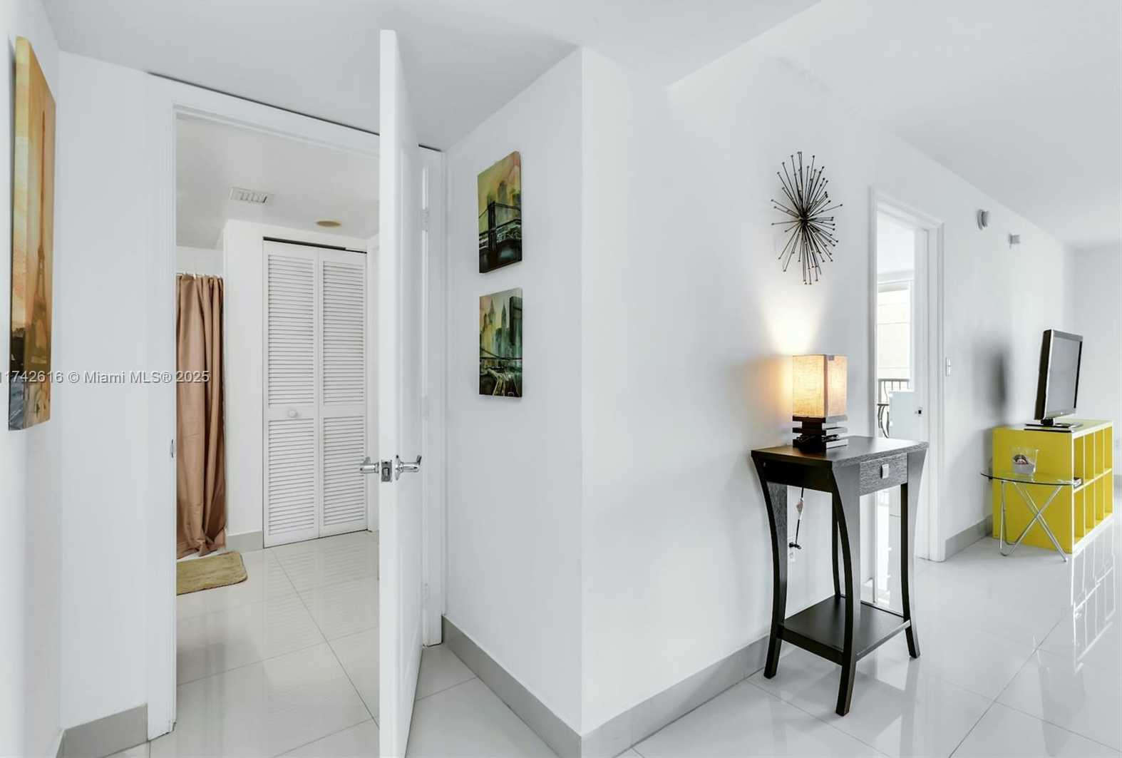 Small Image of 1200 BRICKELL BAY DR #2504, Miami Number 9
