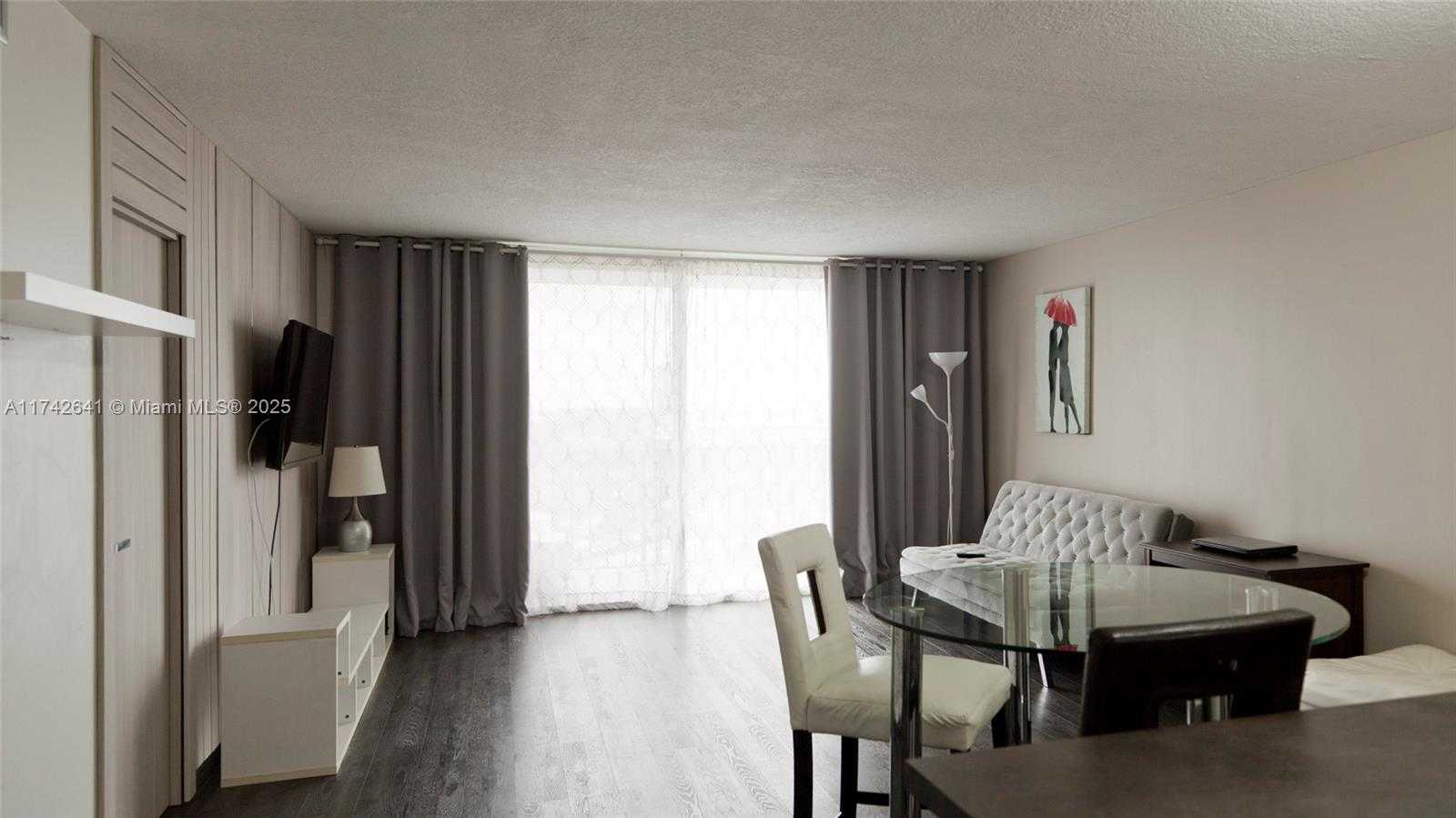 Small Image of 427 GOLDEN ISLES DR #15J, Hallandale Beach Number 10