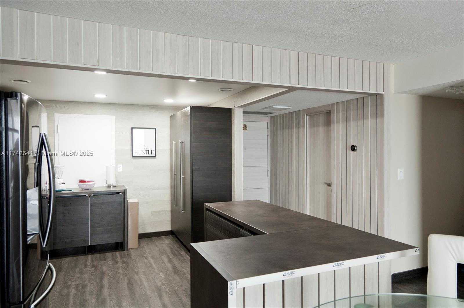 Small Image of 427 GOLDEN ISLES DR #15J, Hallandale Beach Number 12