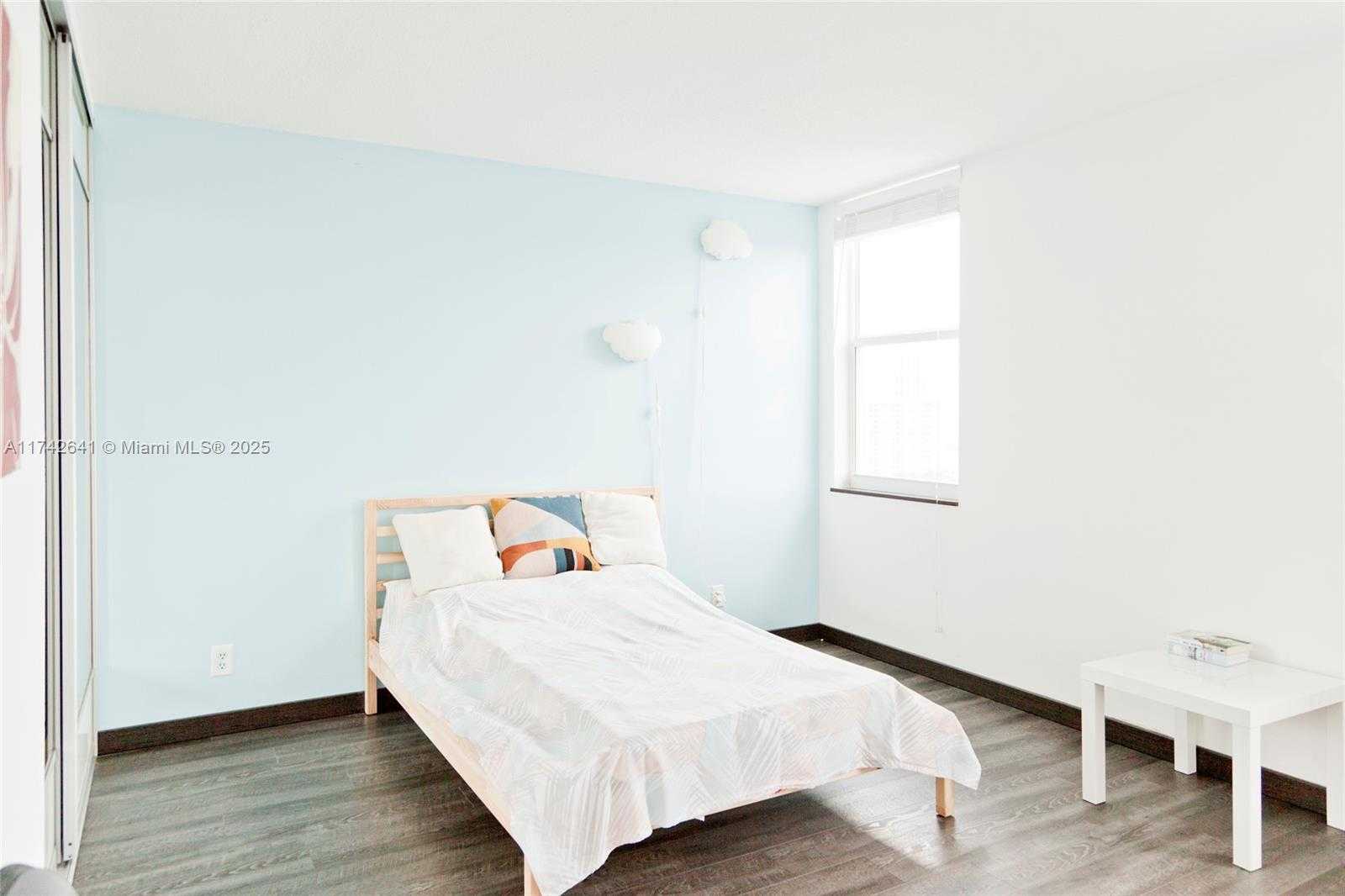 Small Image of 427 GOLDEN ISLES DR #15J, Hallandale Beach Number 14