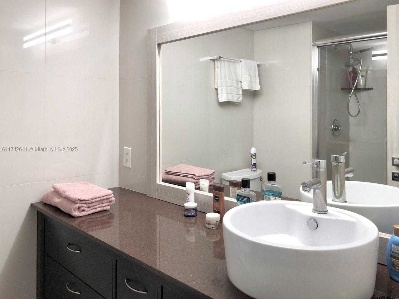 Small Image of 427 GOLDEN ISLES DR #15J, Hallandale Beach Number 23