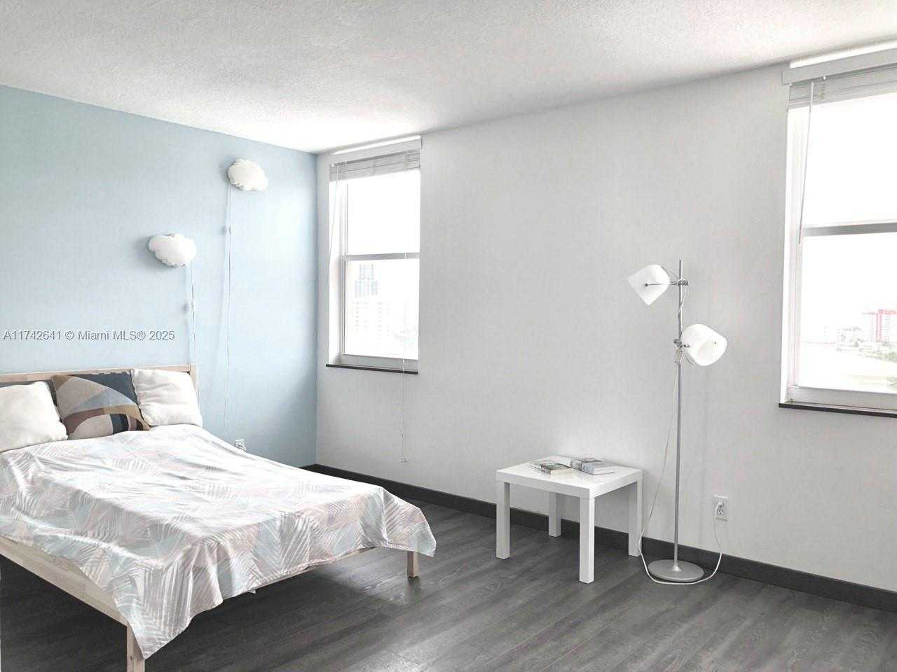 Small Image of 427 GOLDEN ISLES DR #15J, Hallandale Beach Number 27