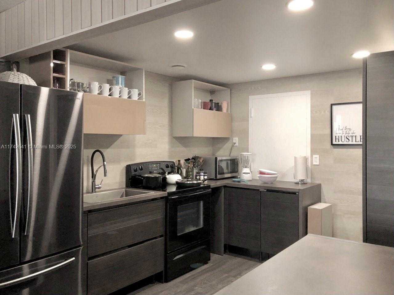 Small Image of 427 GOLDEN ISLES DR #15J, Hallandale Beach Number 28