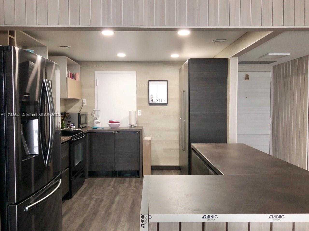 Small Image of 427 GOLDEN ISLES DR #15J, Hallandale Beach Number 29